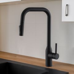 خلاط المطبخ باللون الأسود وبوظيفة قابلة للسحب